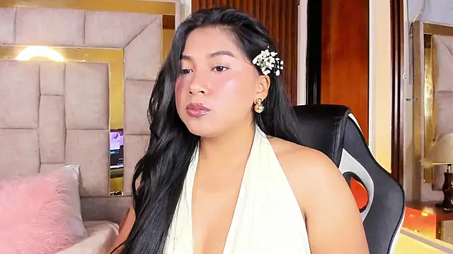 LinnaGardenia online show from March 26, 1:42 pm