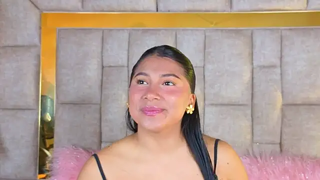 Snapshot of LinnaGardenia chatting on February 13, 1:33 pm LinnaGardenia online show from February 13, 1:33 pm