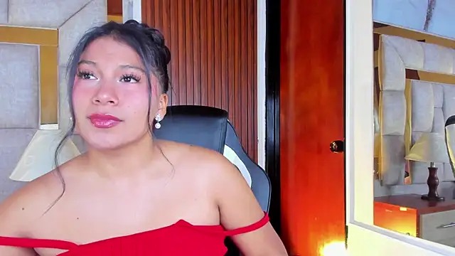 Snapshot of LinnaGardenia chatting on January 14, 1:15 pm LinnaGardenia online show from January 14, 1:15 pm