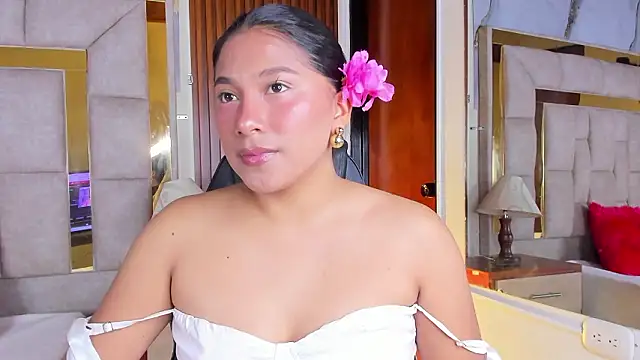 Snapshot of LinnaGardenia chatting on February 21, 1:24 pm LinnaGardenia online show from February 21, 1:24 pm