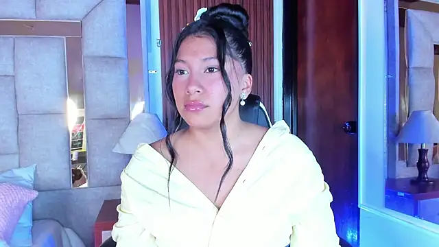 Snapshot of LinnaGardenia chatting on December 22, 1:00 pm LinnaGardenia online show from December 22, 1:00 pm