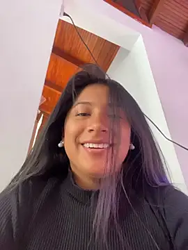 LinnaGardenia online show from April 14, 6:24 pm