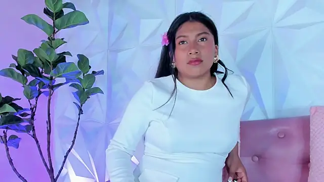 LinnaGardenia online show from February 1, 5:16 pm