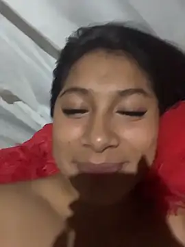 Snapshot of LinnaGardenia chatting on January 8, 2:28 am LinnaGardenia online show from January 8, 2:28 am