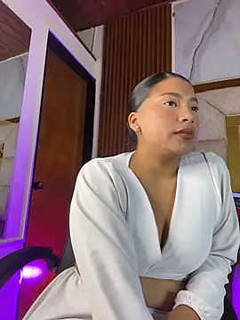 Snapshot of LinnaGardenia chatting on March 1, 6:46 am LinnaGardenia online show from March 1, 6:46 am