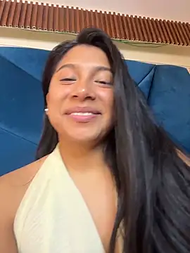 Snapshot of LinnaGardenia chatting on February 25, 1:39 am LinnaGardenia online show from February 25, 1:39 am