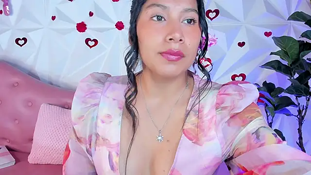 LinnaGardenia online show from March 12, 12:26 pm