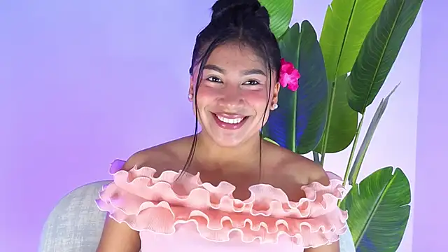 LinnaGardenia online show from April 30, 12:34 pm