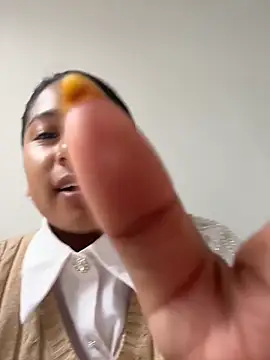 LinnaGardenia online show from March 6, 2:12 pm