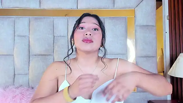 Snapshot of LinnaGardenia chatting on February 3, 2:33 pm LinnaGardenia online show from February 3, 2:33 pm