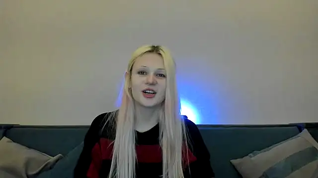 Snapshot of sashakiss99 chatting on December 22, 1:33 pm sashakiss99 online show from December 22, 1:33 pm