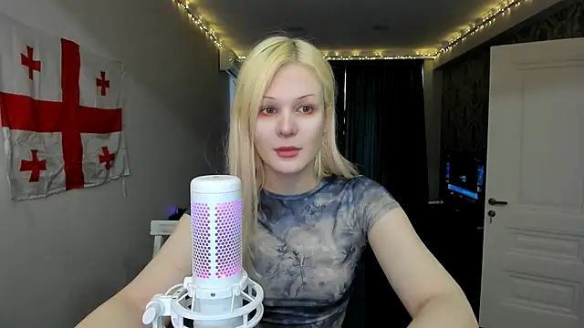 Snapshot of sashakiss99 chatting on February 24, 10:04 am sashakiss99 online show from February 24, 10:04 am
