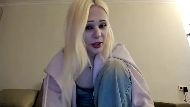 sashakiss99 online show from April 19, 7:38 pm