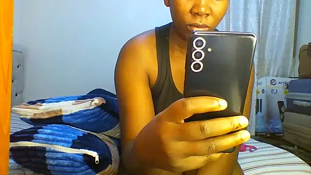 Petitiebooty online show from April 1, 4:25 am