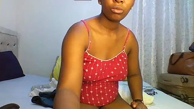 Snapshot of Petitiebooty chatting on November 6, 5:22 am Petitiebooty online show from November 6, 5:22 am