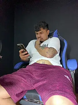 Snapshot of DickMasterfindom chatting on July 11, 2:45 am DickMasterfindom online show from July 11, 2:45 am