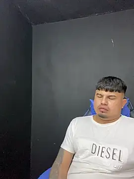 Snapshot of DickMasterfindom chatting on June 25, 5:12 am DickMasterfindom online show from June 25, 5:12 am
