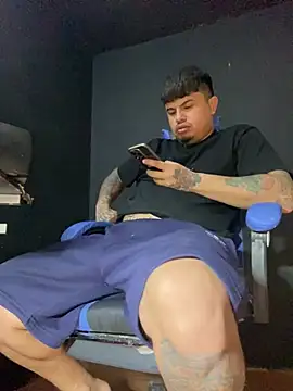 Snapshot of DickMasterfindom chatting on July 7, 3:53 am DickMasterfindom online show from July 7, 3:53 am
