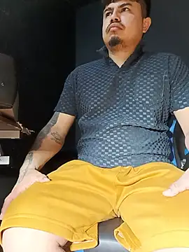 Snapshot of DickMasterfindom chatting on July 15, 1:34 am DickMasterfindom online show from July 15, 1:34 am