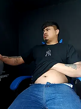 Snapshot of DickMasterfindom chatting on February 12, 6:02 am DickMasterfindom online show from February 12, 6:02 am