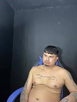 Snapshot of DickMasterfindom chatting on June 25, 1:03 am DickMasterfindom online show from June 25, 1:03 am