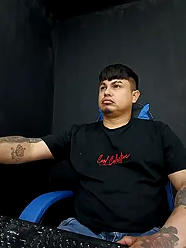 Snapshot of DickMasterfindom chatting on February 1, 9:18 am DickMasterfindom online show from February 1, 9:18 am