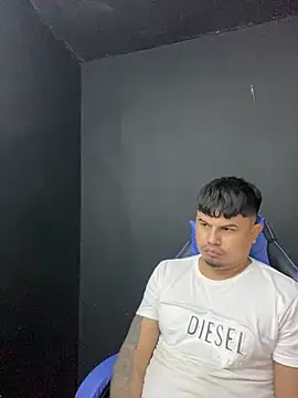 Snapshot of DickMasterfindom chatting on June 26, 3:56 am DickMasterfindom online show from June 26, 3:56 am