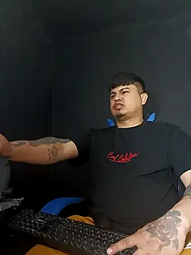 Snapshot of DickMasterfindom chatting on February 2, 5:50 am DickMasterfindom online show from February 2, 5:50 am