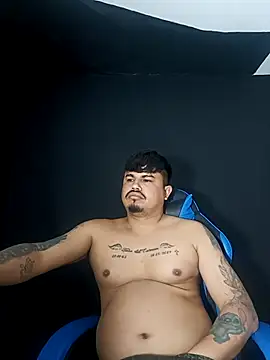 Snapshot of DickMasterfindom chatting on March 5, 1:13 am DickMasterfindom online show from March 5, 1:13 am