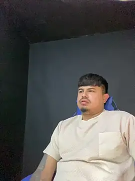 Snapshot of DickMasterfindom chatting on July 16, 1:24 am DickMasterfindom online show from July 16, 1:24 am