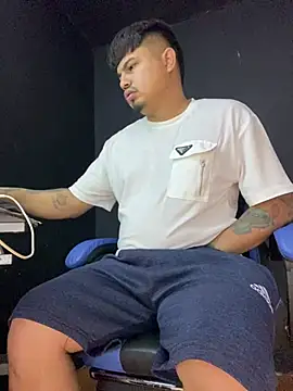 Snapshot of DickMasterfindom chatting on July 2, 2:34 am DickMasterfindom online show from July 2, 2:34 am