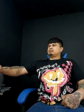 Snapshot of DickMasterfindom chatting on February 6, 5:36 am DickMasterfindom online show from February 6, 5:36 am