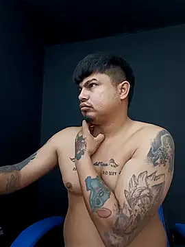 Snapshot of DickMasterfindom chatting on February 7, 1:24 am DickMasterfindom online show from February 7, 1:24 am