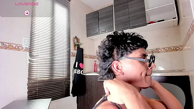 Jhonny-Blake online show from July 3, 8:26 pm