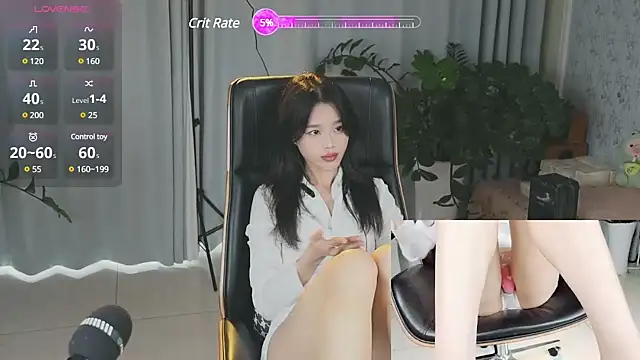 Snapshot of _YouY_ chatting on March 2, 2:51 am YouY online show from March 2, 2:51 am