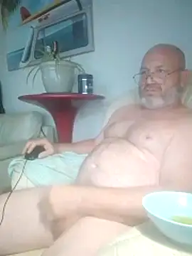 iambradz online show from April 19, 1:28 am