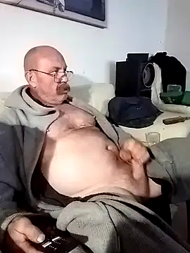 Snapshot of iambradz chatting on March 3, 12:17 pm iambradz online show from March 3, 12:17 pm