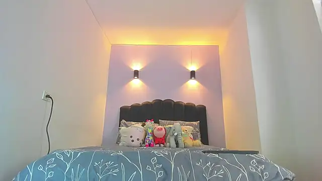 Snapshot of Sofia_Clauss_ chatting on October 31, 3:52 pm Sofia Clauss online show from October 31, 3:52 pm