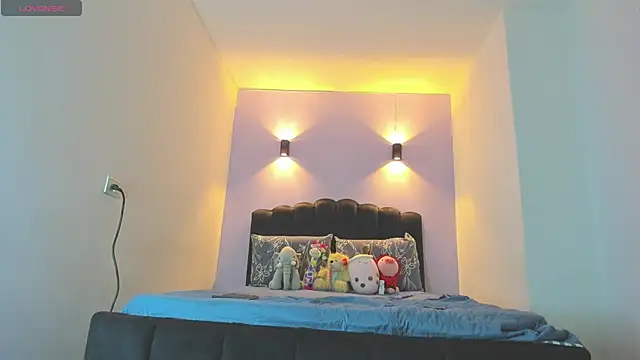 Snapshot of Sofia_Clauss_ chatting on October 17, 8:28 am Sofia Clauss online show from October 17, 8:28 am