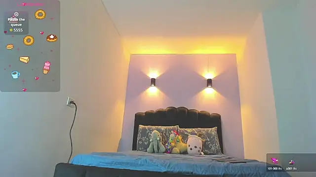 Snapshot of Sofia_Clauss_ chatting on October 15, 4:33 am Sofia Clauss online show from October 15, 4:33 am