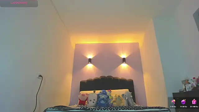 Sofia Clauss  online show from April 11, 5:15 am