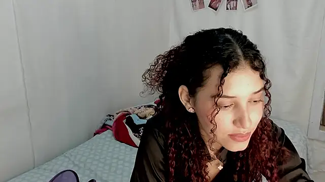 Snapshot of gabriela_duarte1 chatting on February 12, 11:07 am gabriela duarte1 online show from February 12, 11:07 am