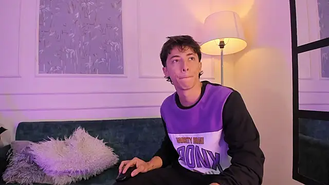 Snapshot of AlessandroDybala chatting on October 19, 12:30 pm AlessandroDybala online show from October 19, 12:30 pm