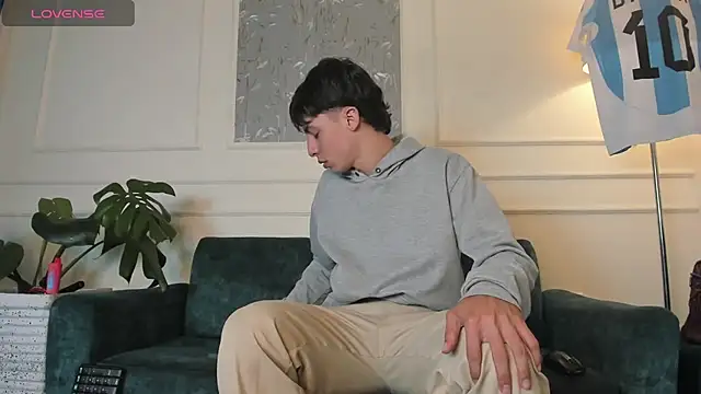 Snapshot of AlessandroDybala chatting on March 8, 3:13 pm AlessandroDybala online show from March 8, 3:13 pm