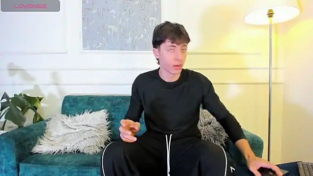 Snapshot of AlessandroDybala chatting on October 21, 12:04 pm AlessandroDybala online show from October 21, 12:04 pm