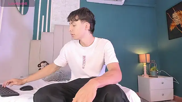 Snapshot of AlessandroDybala chatting on November 30, 1:12 pm AlessandroDybala online show from November 30, 1:12 pm