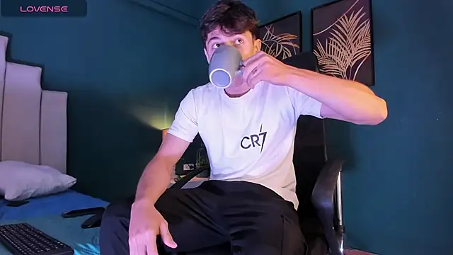 Snapshot of AlessandroDybala chatting on November 20, 12:28 pm AlessandroDybala online show from November 20, 12:28 pm