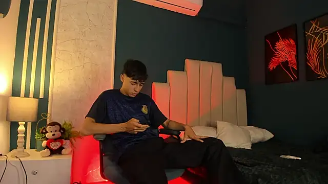 Snapshot of AlessandroDybala chatting on March 20, 12:11 pm AlessandroDybala online show from March 20, 12:11 pm