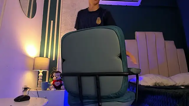 Snapshot of AlessandroDybala chatting on March 20, 3:14 pm AlessandroDybala online show from March 20, 3:14 pm