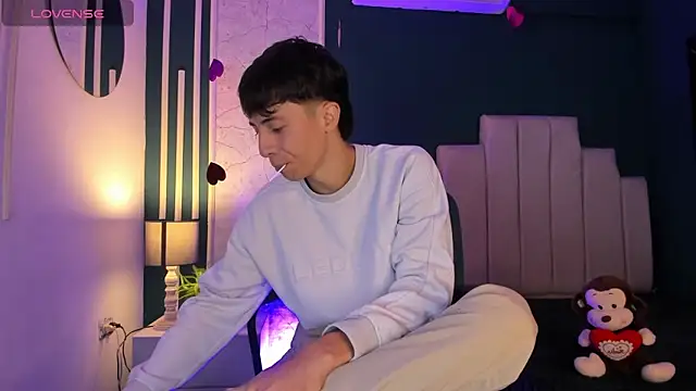 Snapshot of AlessandroDybala chatting on February 16, 12:10 pm AlessandroDybala online show from February 16, 12:10 pm